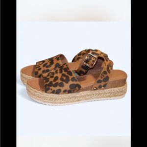 Brown Cheetah Print Platform Sandal Women’s Size 7.5